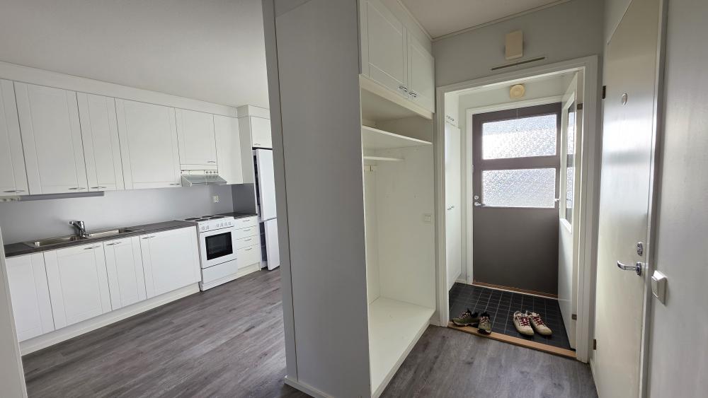 Eteinen sisältä päin